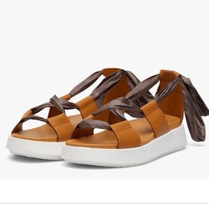 NWOT VIOLA BLANCHE ARIA sandal